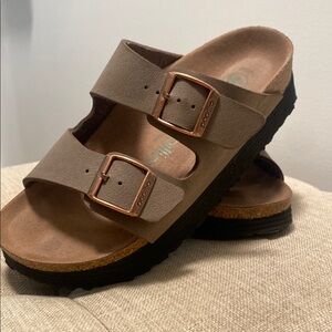 Birkenstock Arizona Platform